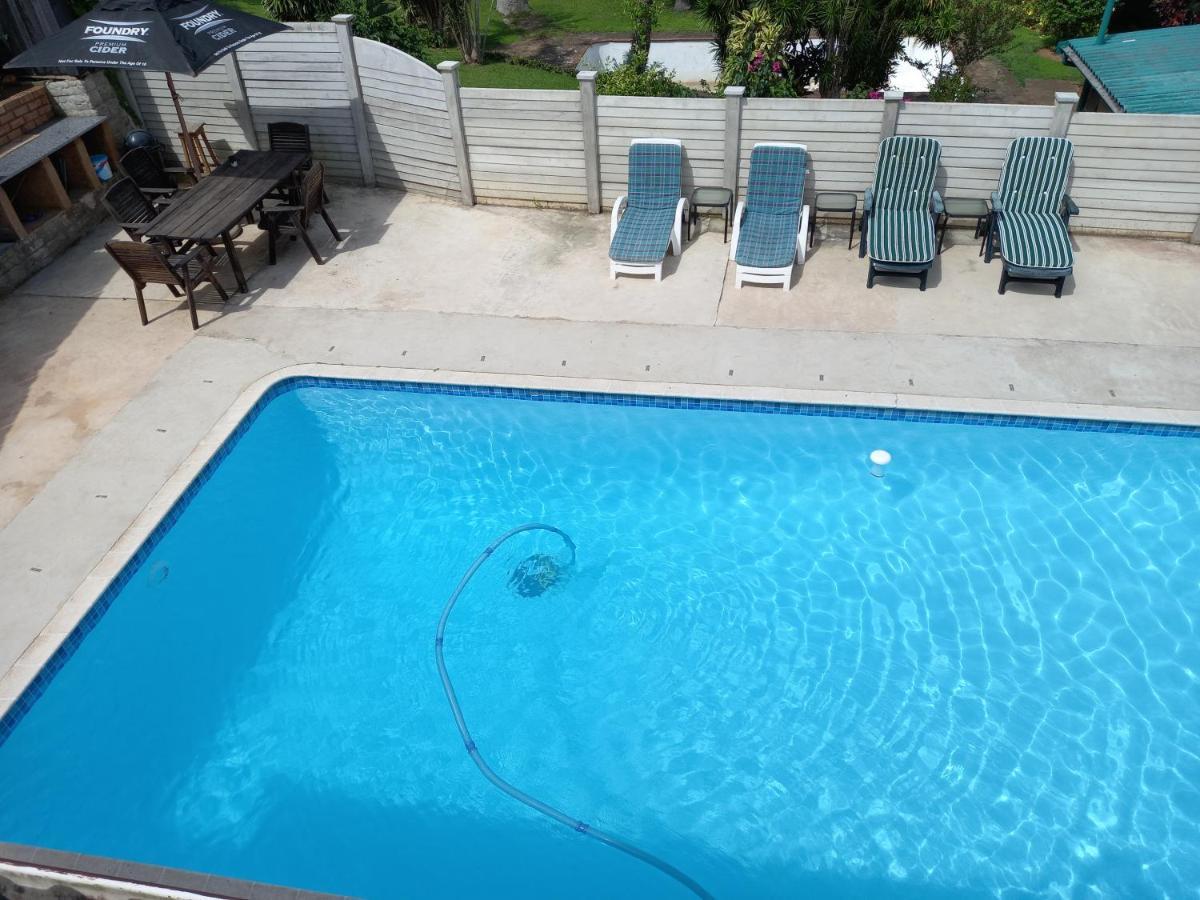 Poolside Guest House ポート・シェプストーン エクステリア 写真