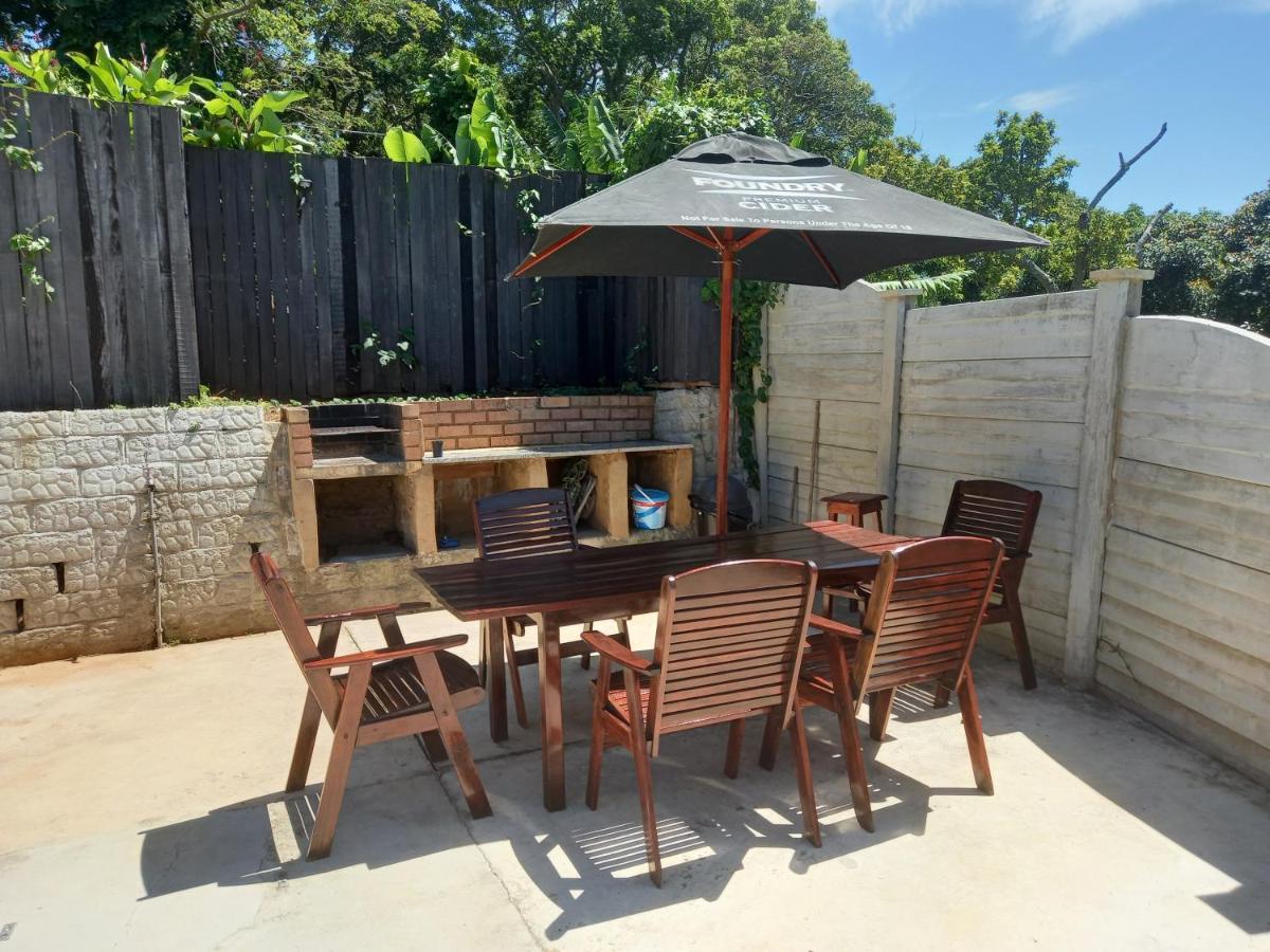 Poolside Guest House ポート・シェプストーン エクステリア 写真